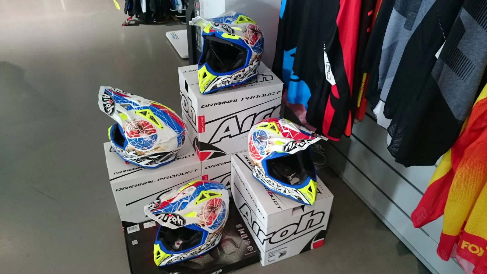 Nowość! Limitowany Kask Airoh Aviator 2.2 Six Days