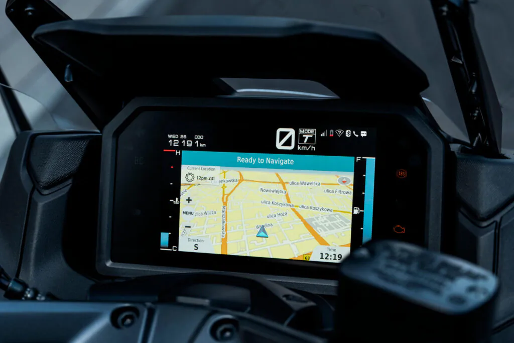7-calowy ekran TFT z nawigacją Garmin