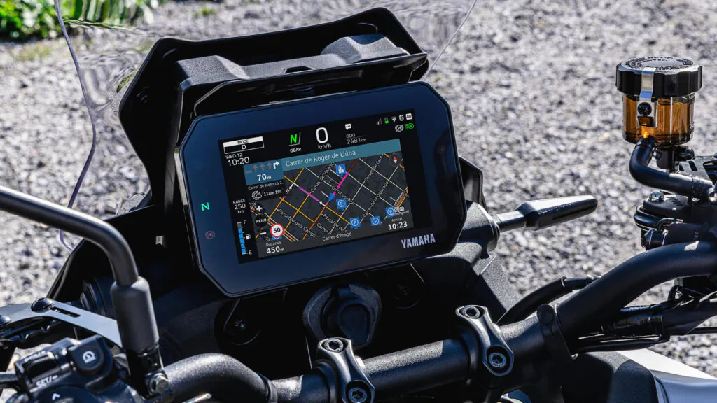 7-calowy ekran TFT z w pełni zintegrowaną nawigacją Garmin