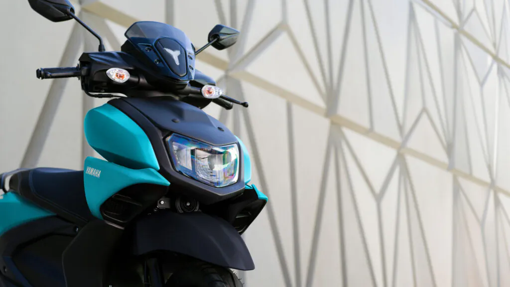 Dynamiczna stylistyka nadwozia w stylu motocyklowym