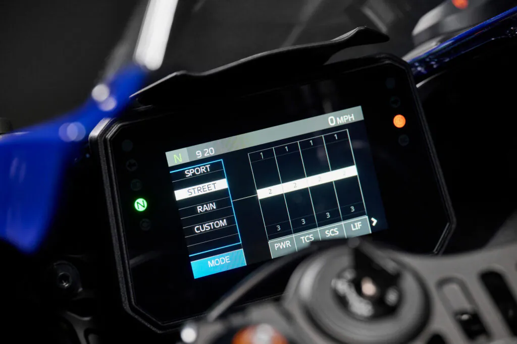 Indywidualne dopasowanie ustawień systemu Yamaha Ride Control