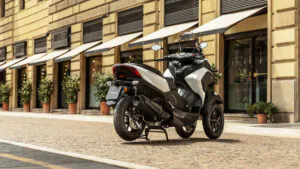 Tricity 300 2025