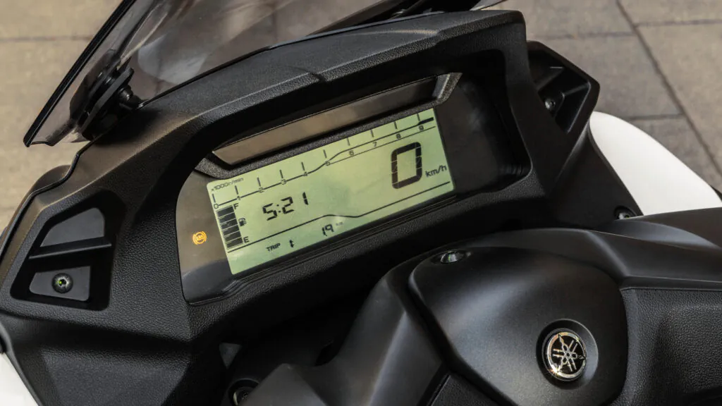 Wyświetlacz LCD i wysokiej jakości wykończenie
