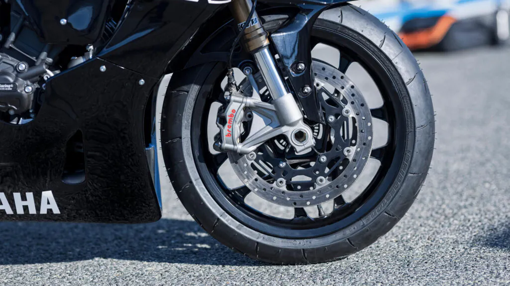 Wyższa skuteczność przedniego układu hamulcowego Brembo