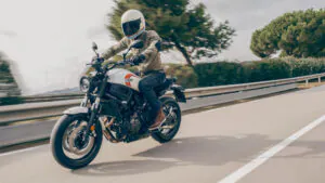 XSR700 2024